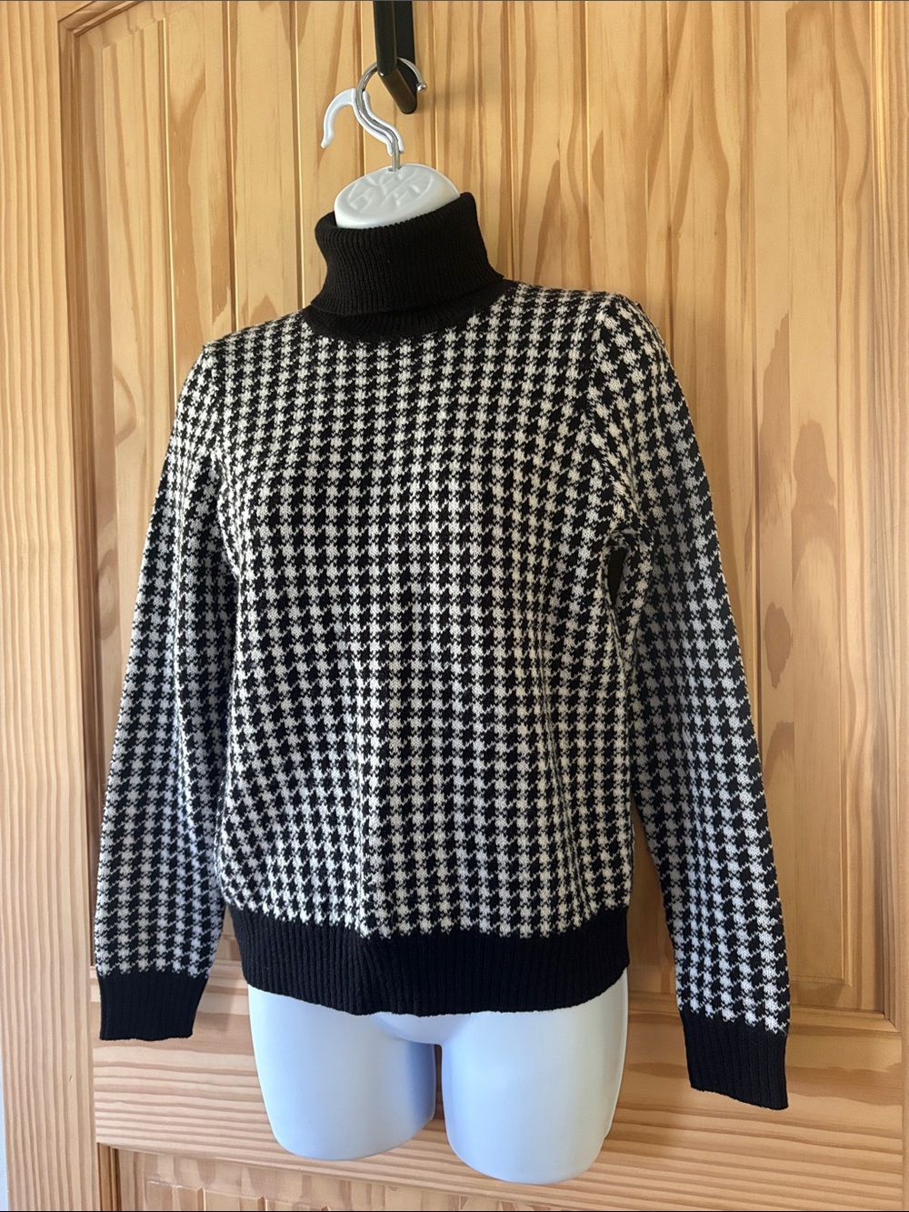 Evan Picone Black & White Houndstooth Turtleneck Sweater